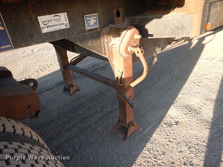 image for item DH6254 1986 Gooseneck 86-40X8-0 scrap trailer