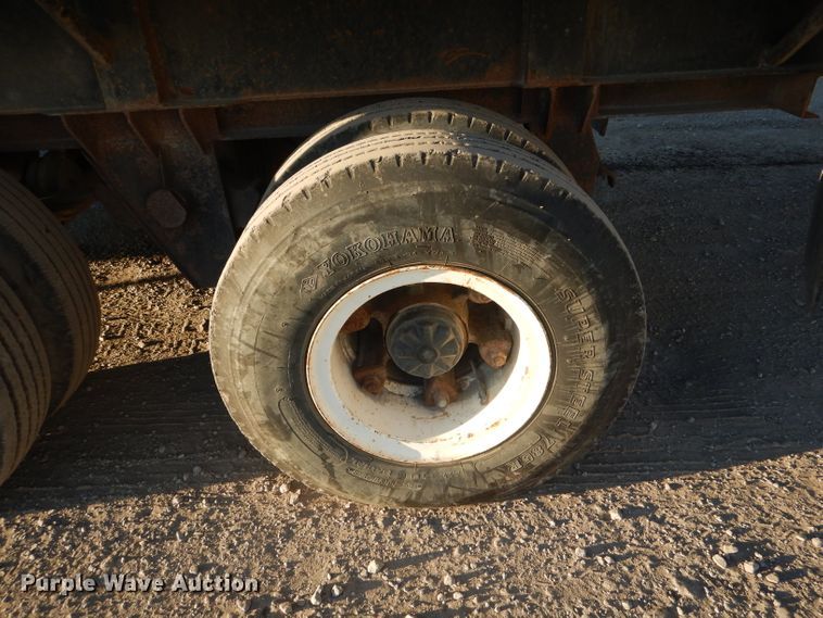 image for item DH6254 1986 Gooseneck 86-40X8-0 scrap trailer