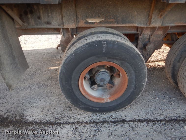 image for item DH6254 1986 Gooseneck 86-40X8-0 scrap trailer