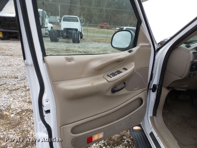 image for item DH7829 2000 Ford Expedition XLT SUV