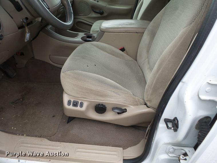 image for item DH7829 2000 Ford Expedition XLT SUV