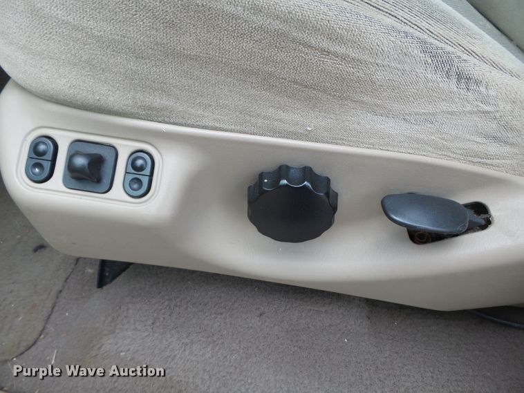 image for item DH7829 2000 Ford Expedition XLT SUV