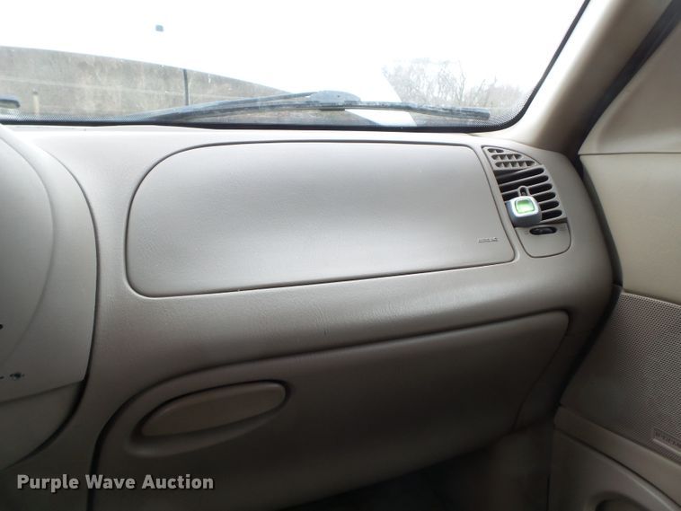 image for item DH7829 2000 Ford Expedition XLT SUV