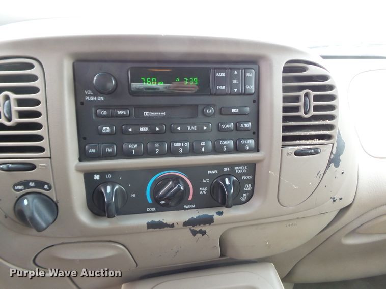 image for item DH7829 2000 Ford Expedition XLT SUV