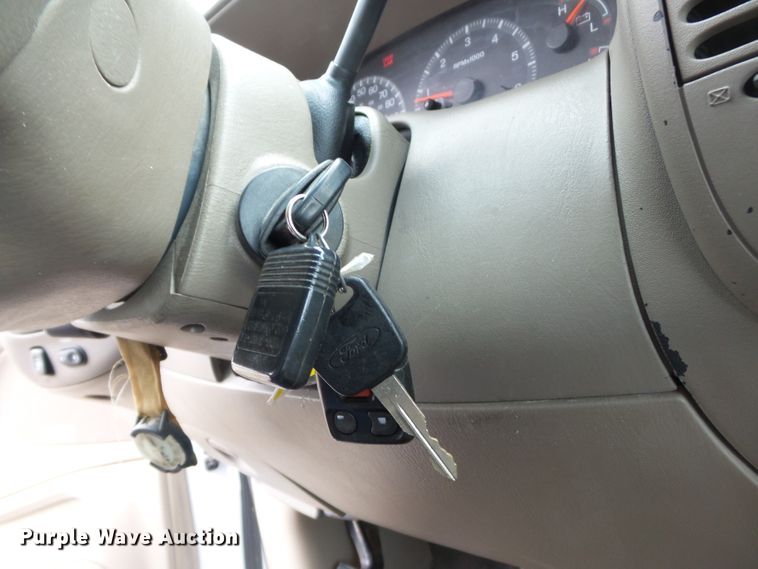 image for item DH7829 2000 Ford Expedition XLT SUV