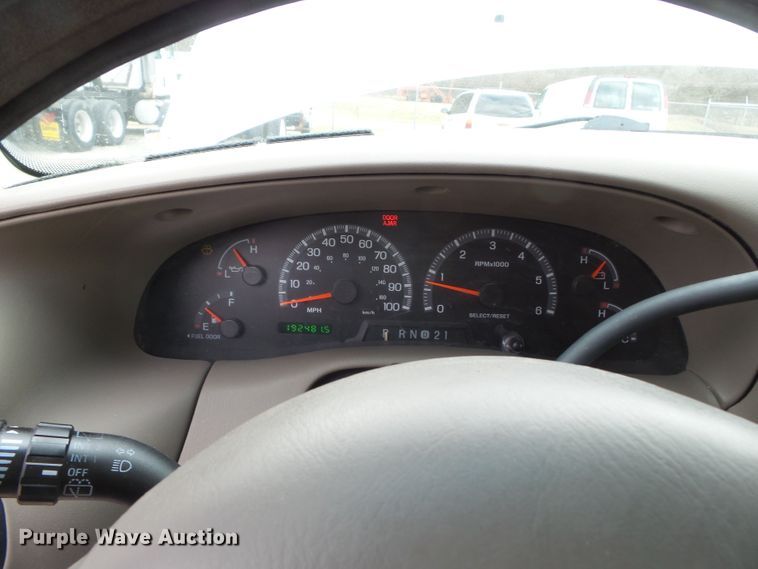 image for item DH7829 2000 Ford Expedition XLT SUV