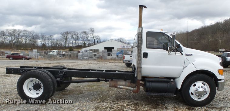 image for item DH7830 2006 Ford F650 Super Duty XLT truck cab and chassis