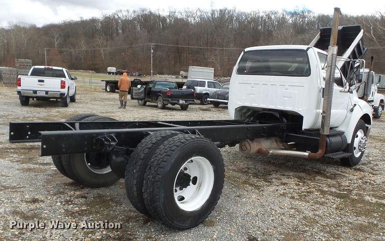 image for item DH7830 2006 Ford F650 Super Duty XLT truck cab and chassis