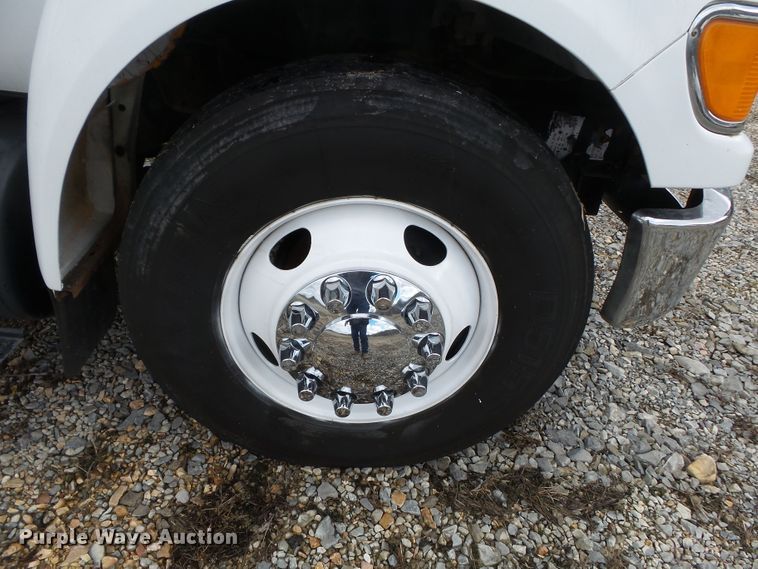 image for item DH7830 2006 Ford F650 Super Duty XLT truck cab and chassis