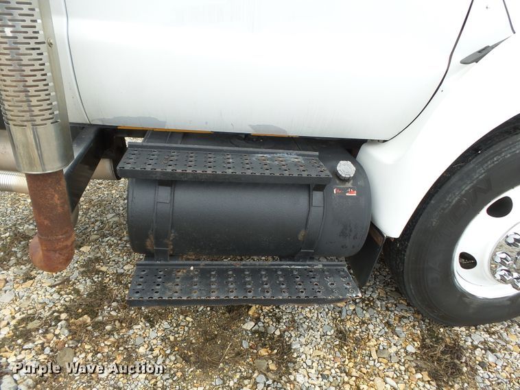 image for item DH7830 2006 Ford F650 Super Duty XLT truck cab and chassis