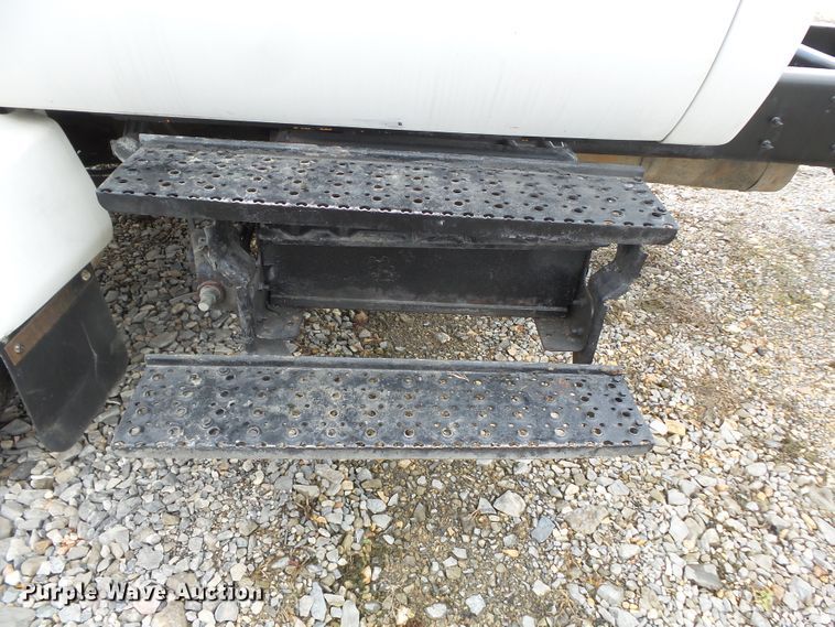 image for item DH7830 2006 Ford F650 Super Duty XLT truck cab and chassis
