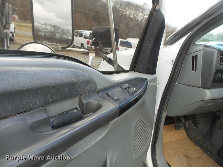 image for item DH7830 2006 Ford F650 Super Duty XLT truck cab and chassis