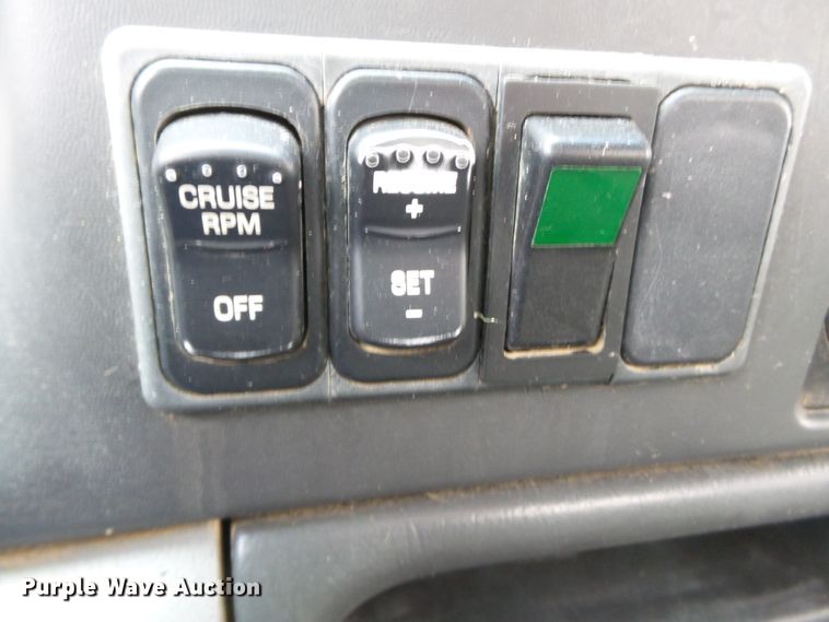 image for item DH7830 2006 Ford F650 Super Duty XLT truck cab and chassis