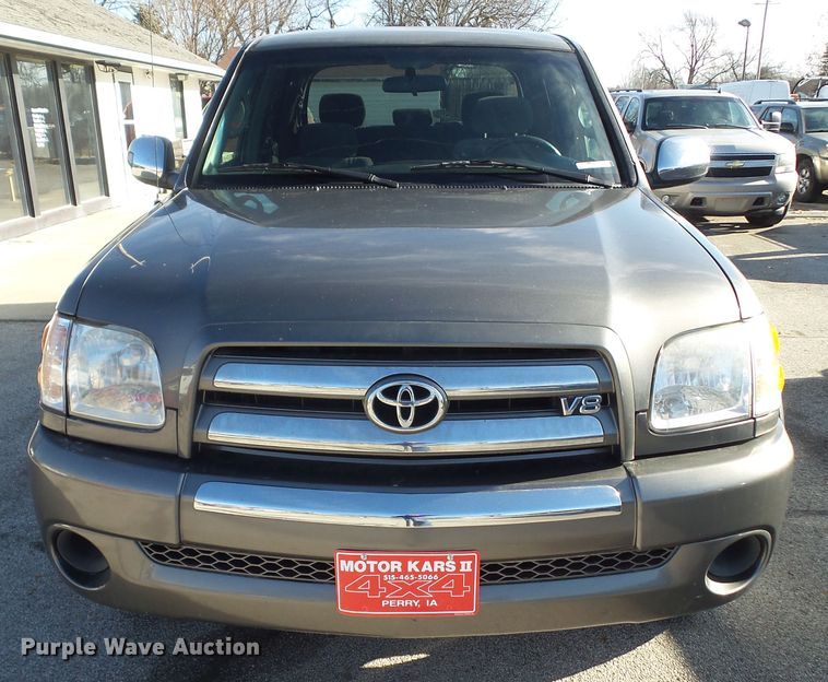 image for item EM9894 2004 Toyota Tundra Double Cab pickup truck