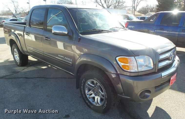 image for item EM9894 2004 Toyota Tundra Double Cab pickup truck