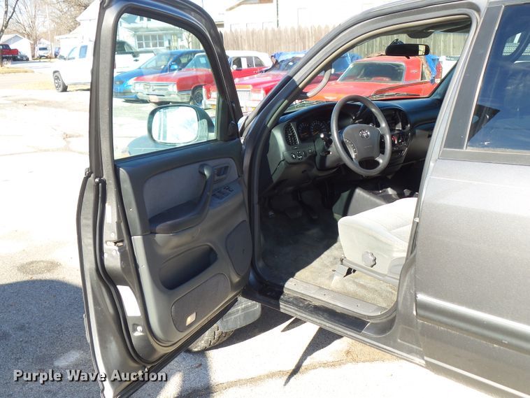 image for item EM9894 2004 Toyota Tundra Double Cab pickup truck