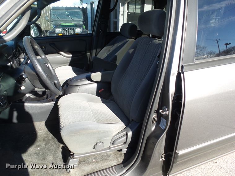 image for item EM9894 2004 Toyota Tundra Double Cab pickup truck