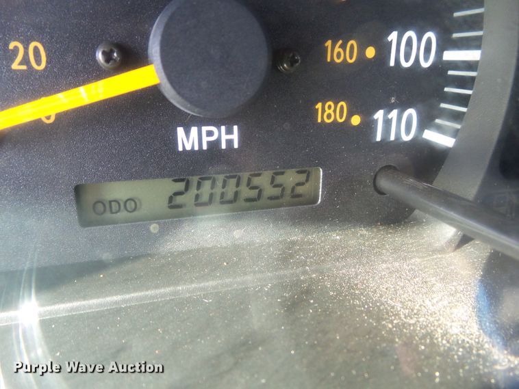 image for item EM9894 2004 Toyota Tundra Double Cab pickup truck