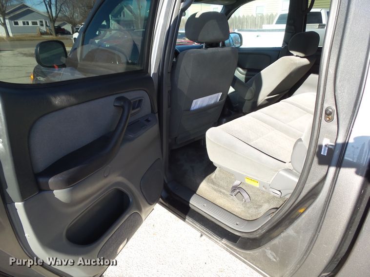 image for item EM9894 2004 Toyota Tundra Double Cab pickup truck