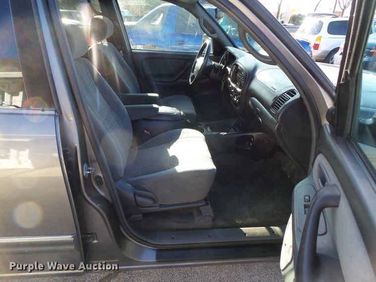 image for item EM9894 2004 Toyota Tundra Double Cab pickup truck