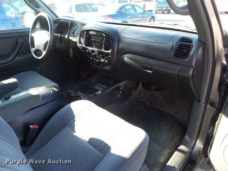 image for item EM9894 2004 Toyota Tundra Double Cab pickup truck