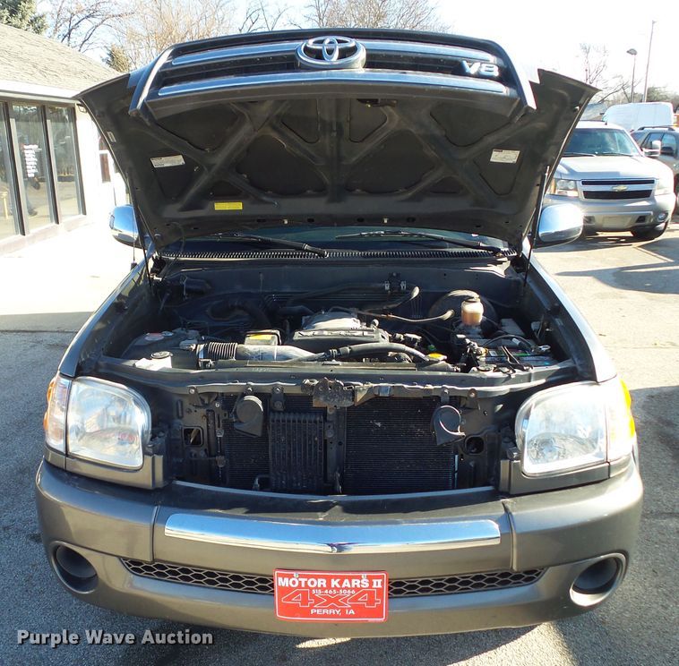 image for item EM9894 2004 Toyota Tundra Double Cab pickup truck