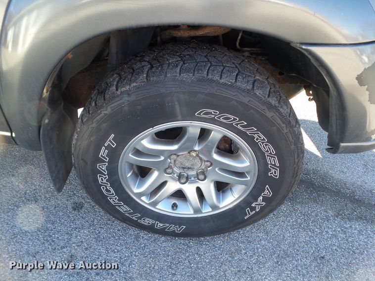 image for item EM9894 2004 Toyota Tundra Double Cab pickup truck