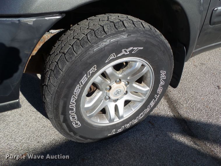 image for item EM9894 2004 Toyota Tundra Double Cab pickup truck