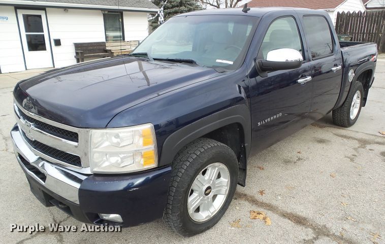image for item EM9895 2010 Chevrolet Silverado 1500 Crew Cab pickup truck