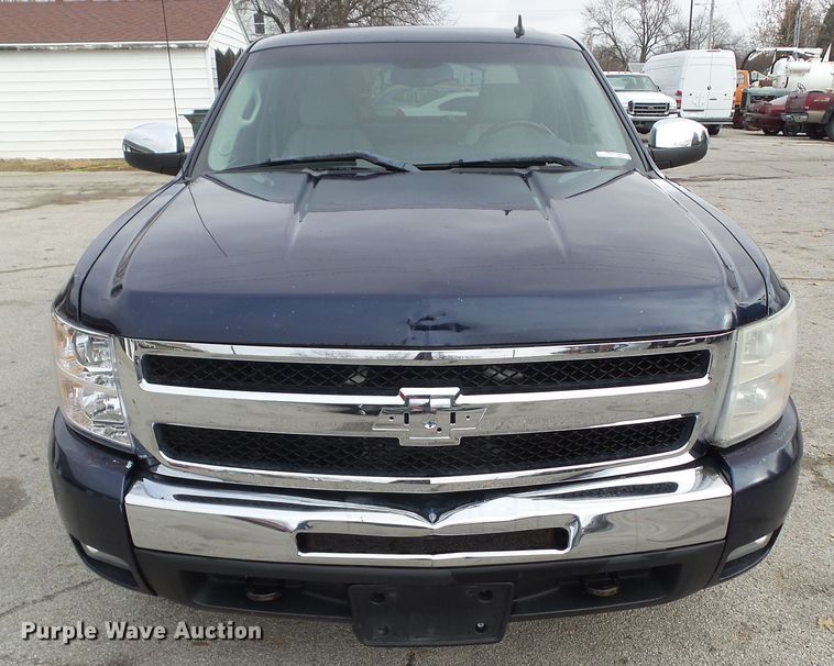 image for item EM9895 2010 Chevrolet Silverado 1500 Crew Cab pickup truck