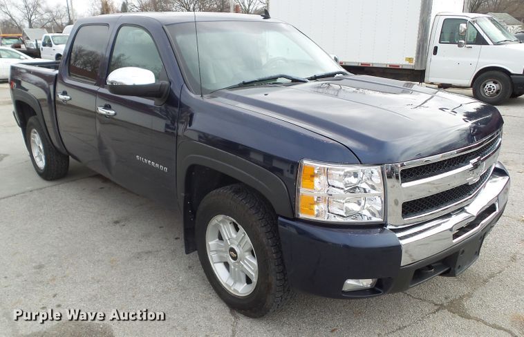 image for item EM9895 2010 Chevrolet Silverado 1500 Crew Cab pickup truck
