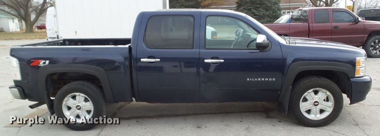 image for item EM9895 2010 Chevrolet Silverado 1500 Crew Cab pickup truck