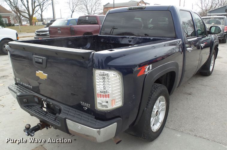 image for item EM9895 2010 Chevrolet Silverado 1500 Crew Cab pickup truck