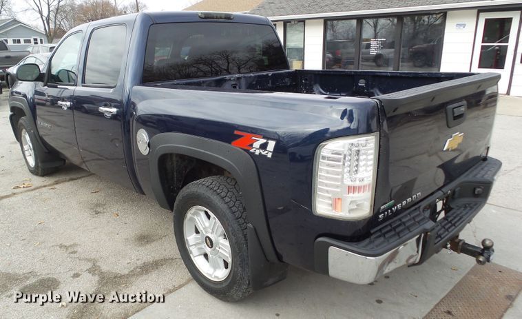 image for item EM9895 2010 Chevrolet Silverado 1500 Crew Cab pickup truck