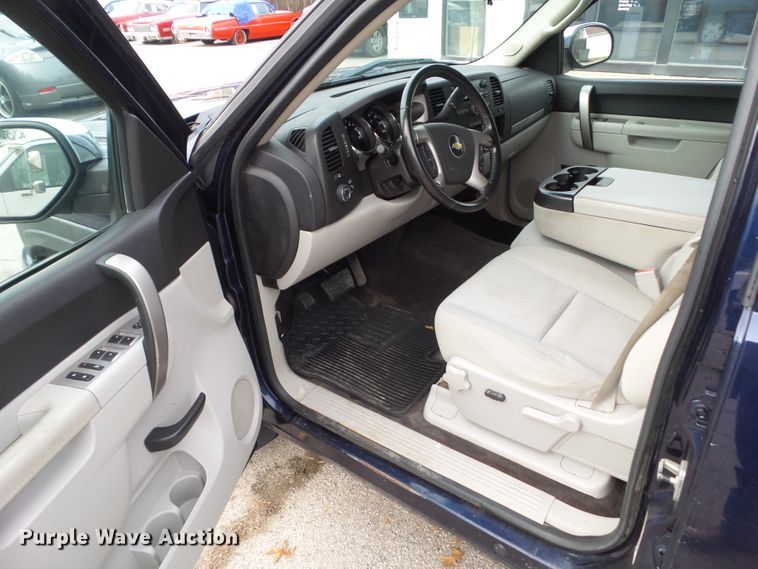 image for item EM9895 2010 Chevrolet Silverado 1500 Crew Cab pickup truck