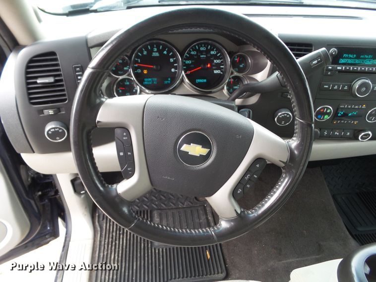 image for item EM9895 2010 Chevrolet Silverado 1500 Crew Cab pickup truck