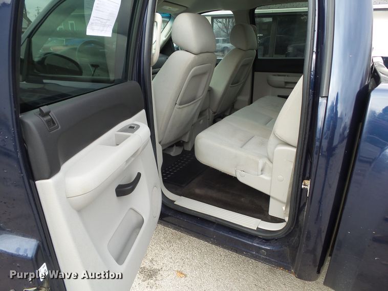 image for item EM9895 2010 Chevrolet Silverado 1500 Crew Cab pickup truck