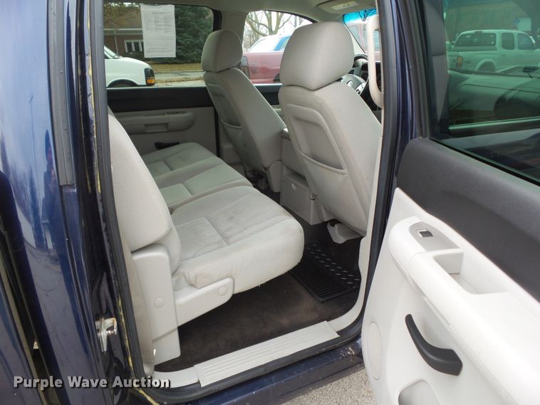 image for item EM9895 2010 Chevrolet Silverado 1500 Crew Cab pickup truck