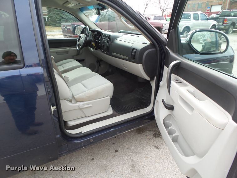 image for item EM9895 2010 Chevrolet Silverado 1500 Crew Cab pickup truck