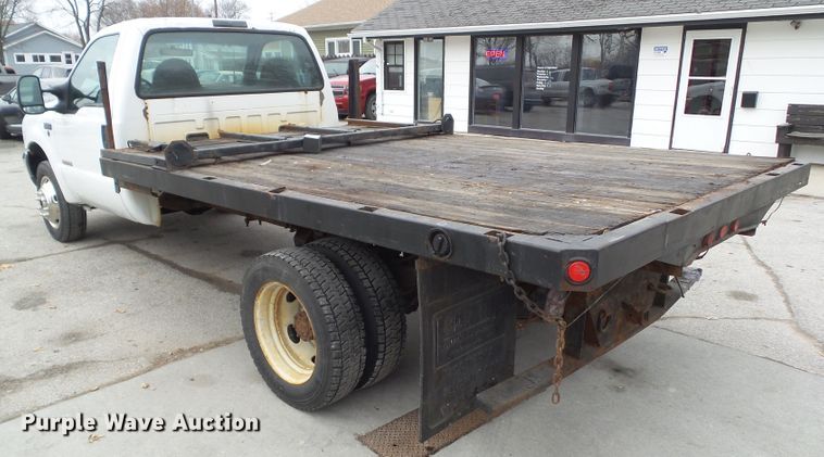 image for item EM9896 2003 Ford F550 Super Duty flatbed truck