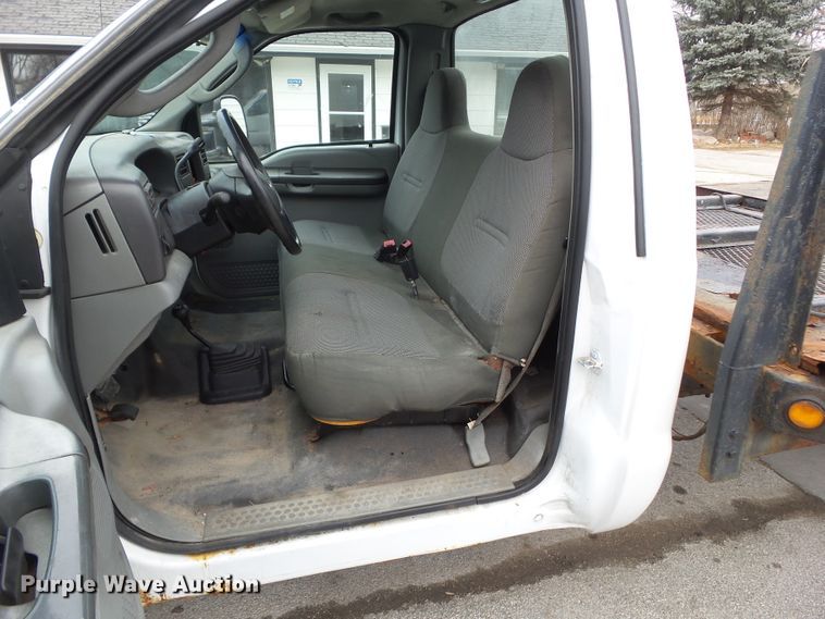 image for item EM9896 2003 Ford F550 Super Duty flatbed truck