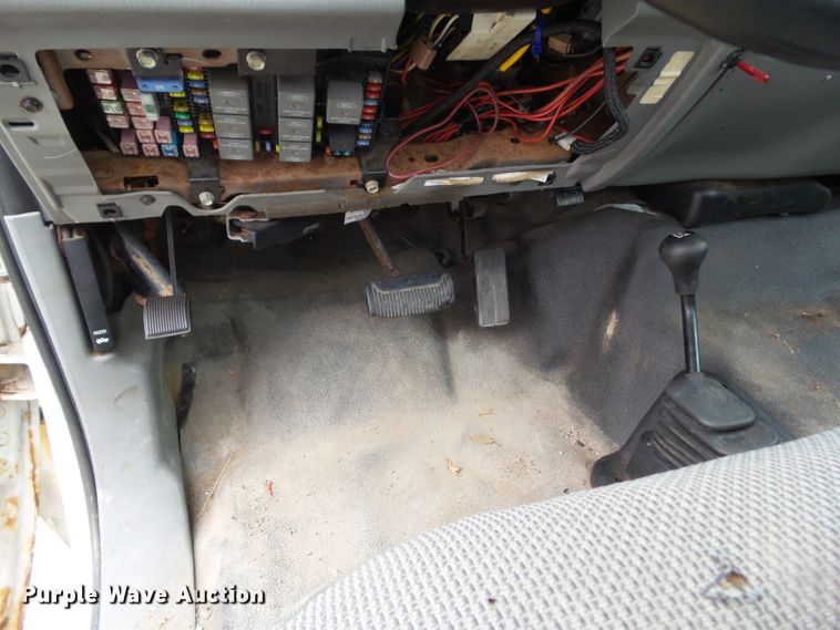 image for item EM9896 2003 Ford F550 Super Duty flatbed truck