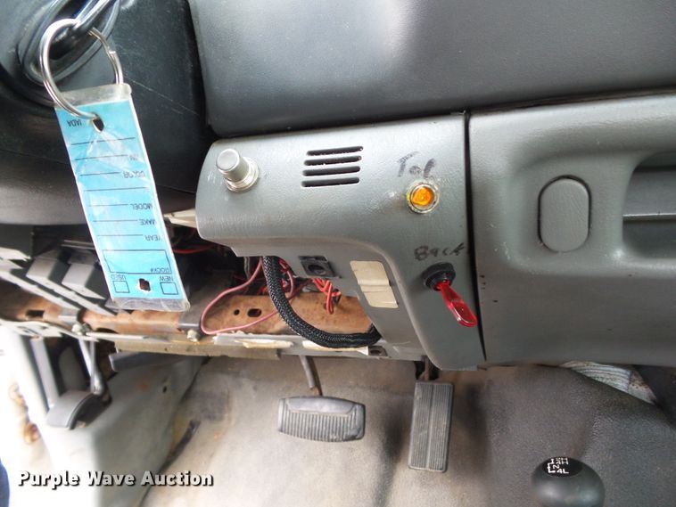 image for item EM9896 2003 Ford F550 Super Duty flatbed truck