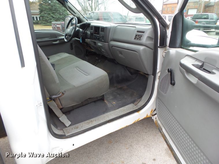 image for item EM9896 2003 Ford F550 Super Duty flatbed truck