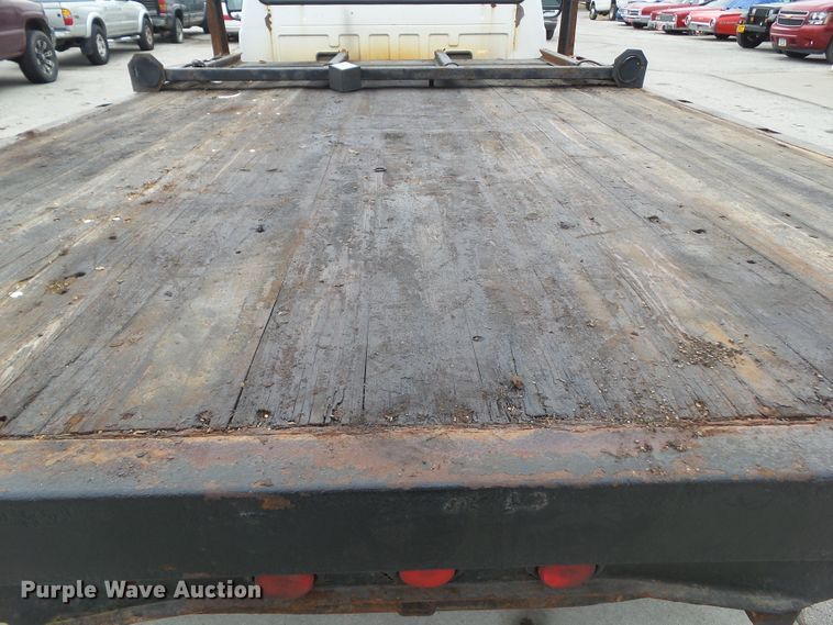image for item EM9896 2003 Ford F550 Super Duty flatbed truck