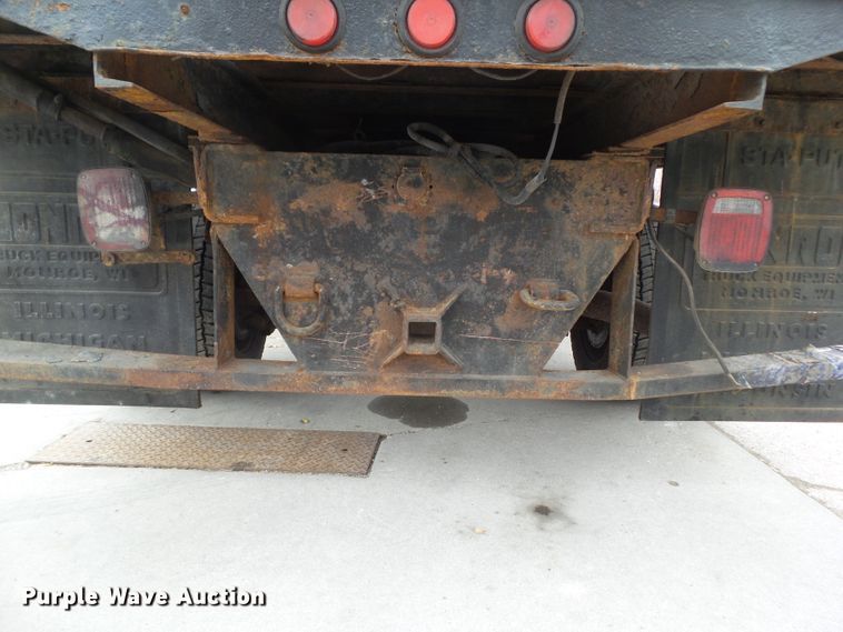 image for item EM9896 2003 Ford F550 Super Duty flatbed truck