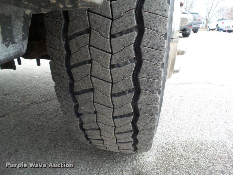 image for item EM9896 2003 Ford F550 Super Duty flatbed truck