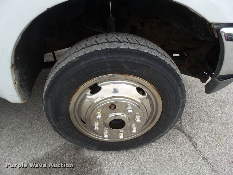 image for item EM9896 2003 Ford F550 Super Duty flatbed truck