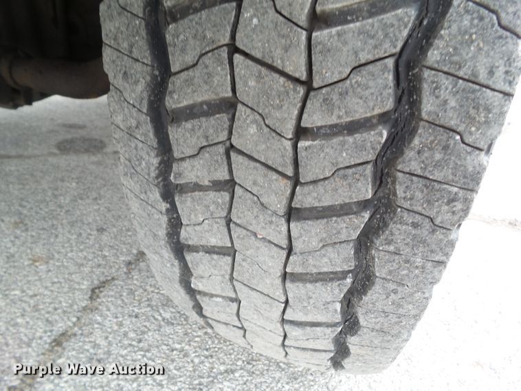 image for item EM9896 2003 Ford F550 Super Duty flatbed truck