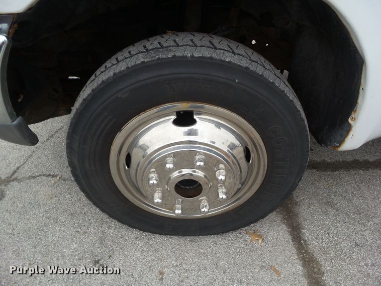 image for item EM9896 2003 Ford F550 Super Duty flatbed truck